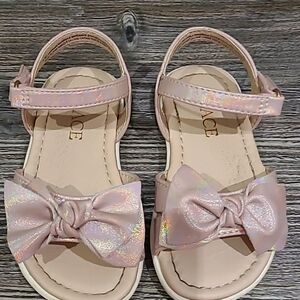 4/$20🤑 2 Pair Shoes Toddler sz6 Shimmer Bow Sandals bonus free Sandals